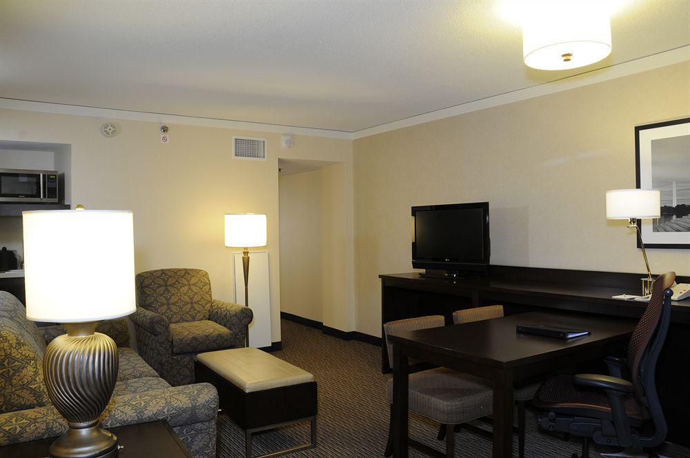 Embassy Suites Tysons Corner Eksteriør billede