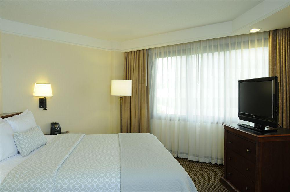 Embassy Suites Tysons Corner Værelse billede
