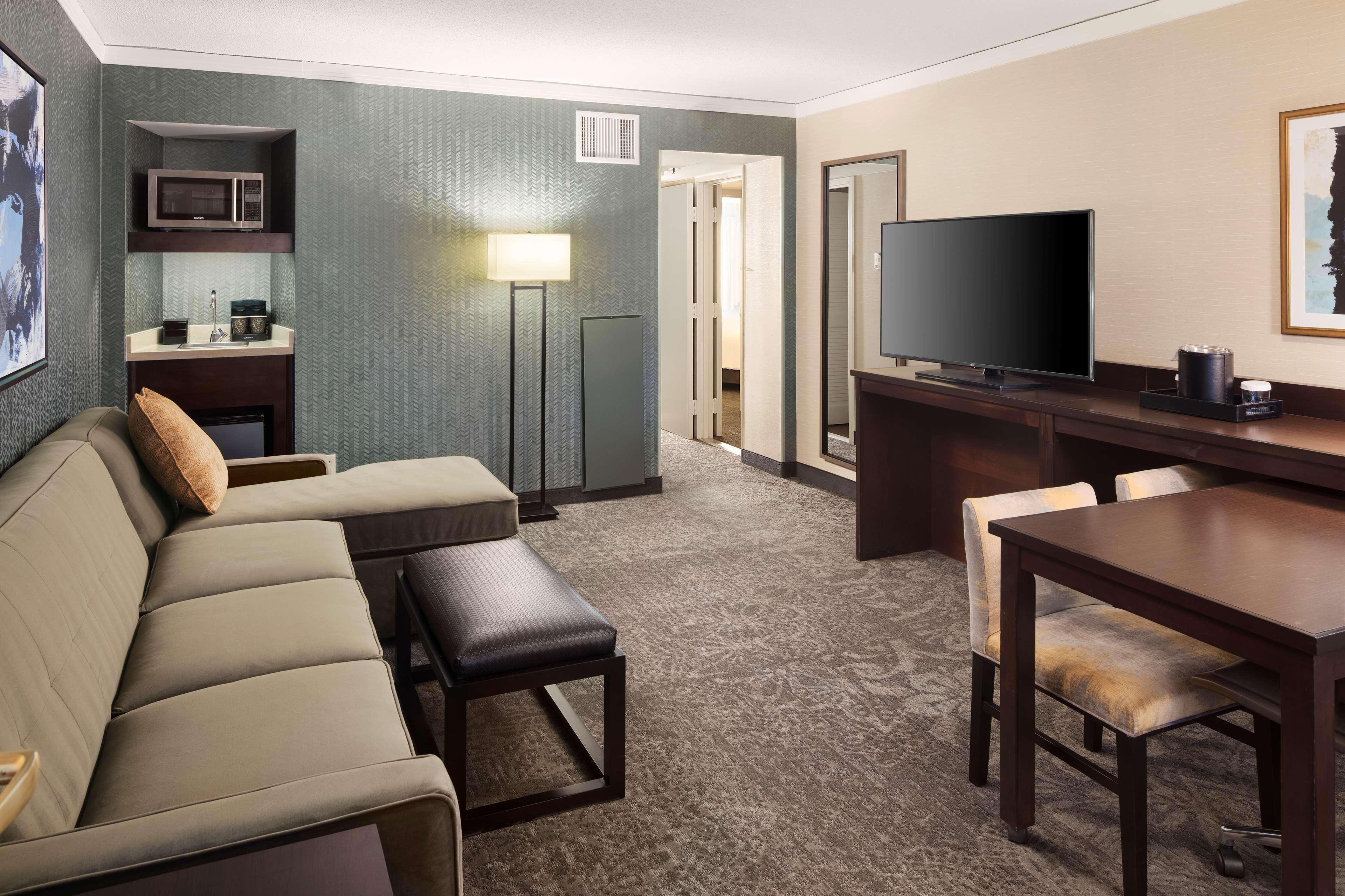 Embassy Suites Tysons Corner Eksteriør billede
