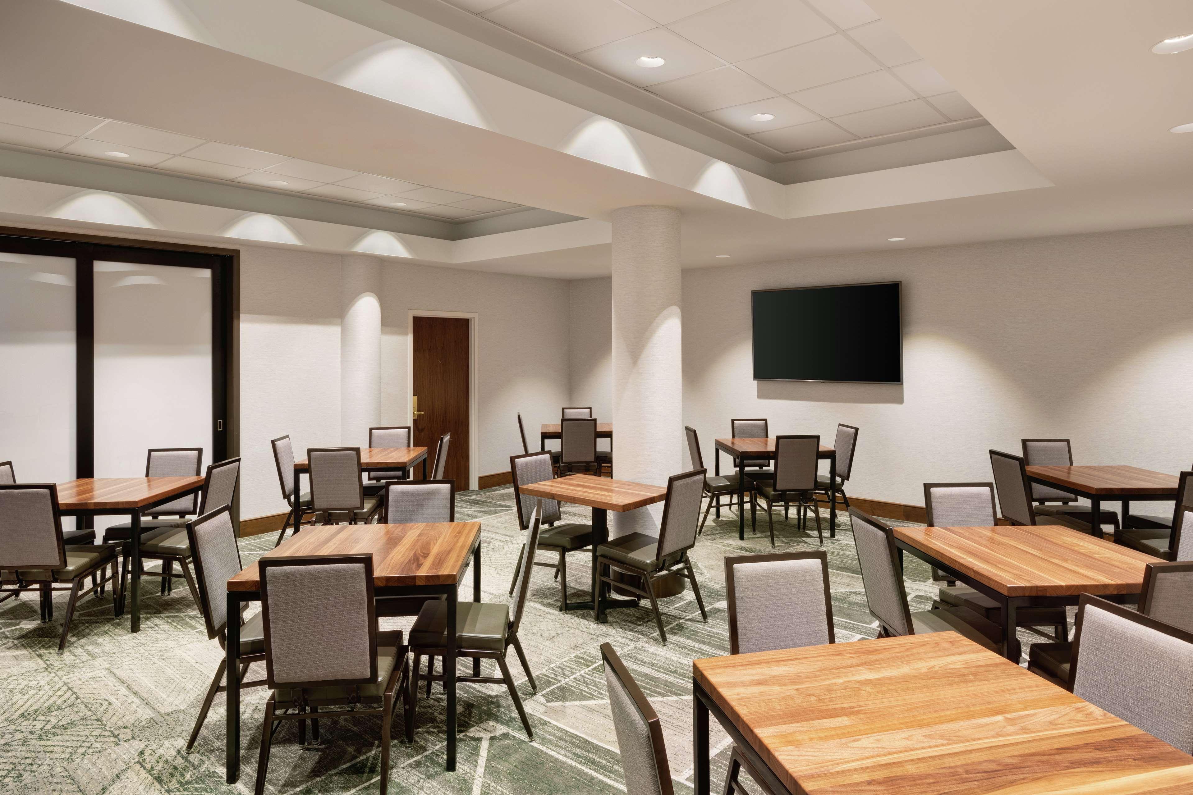 Embassy Suites Tysons Corner Eksteriør billede