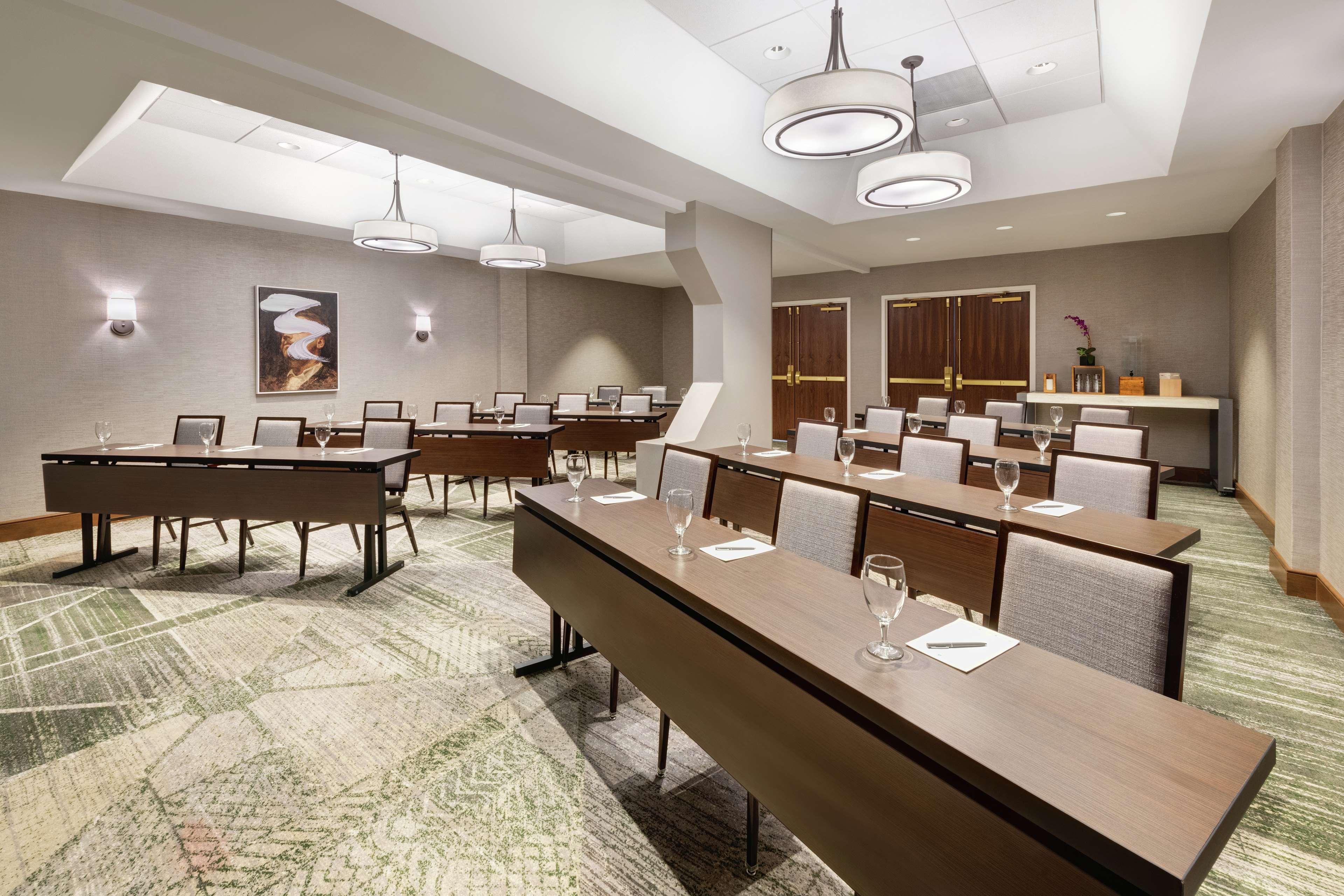 Embassy Suites Tysons Corner Eksteriør billede