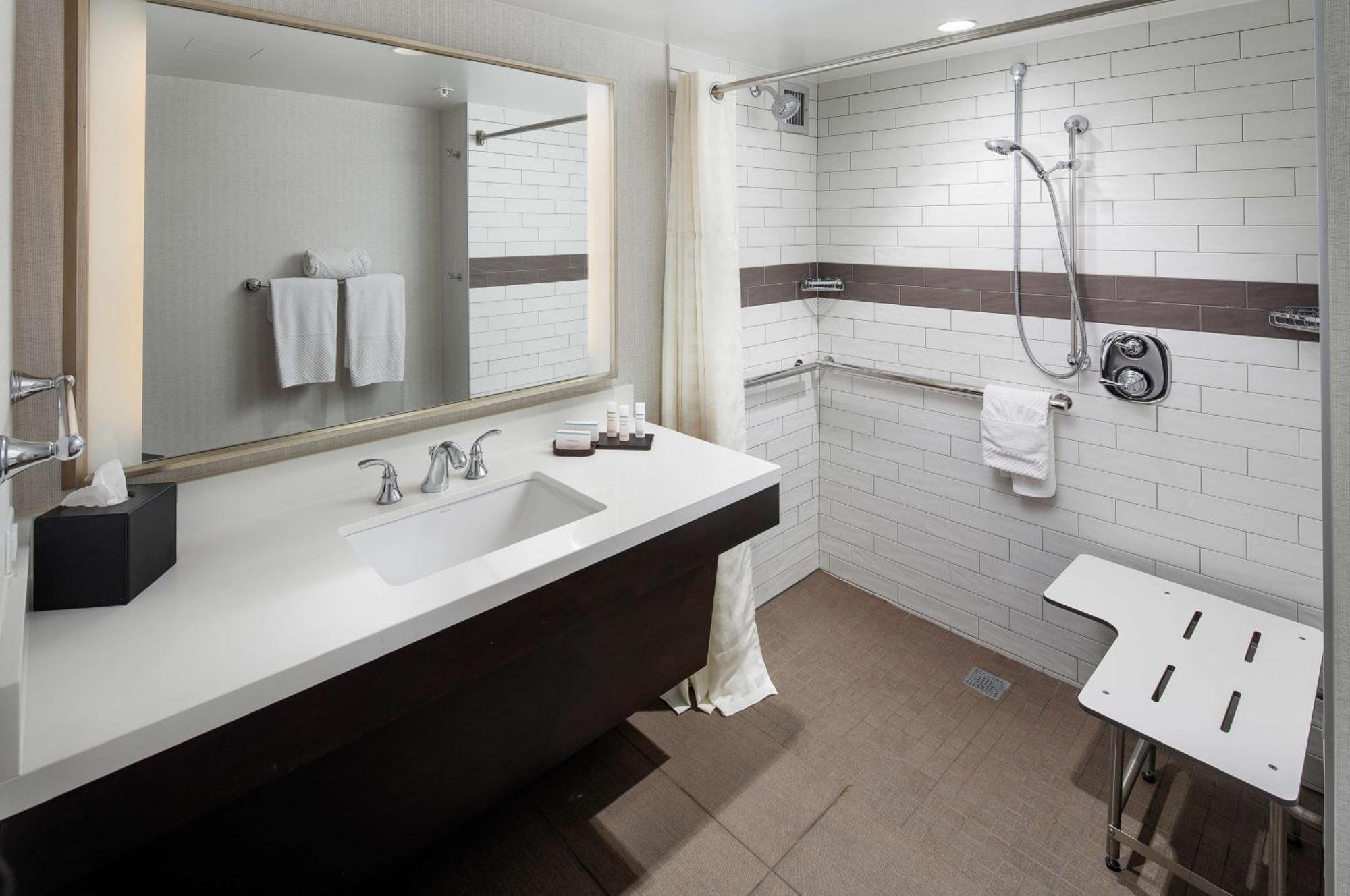 Embassy Suites Tysons Corner Eksteriør billede