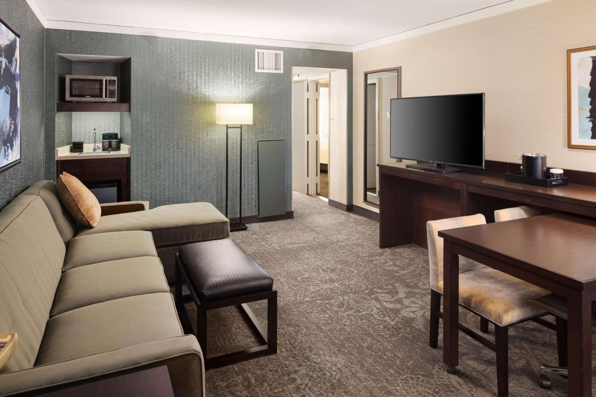 Embassy Suites Tysons Corner Eksteriør billede