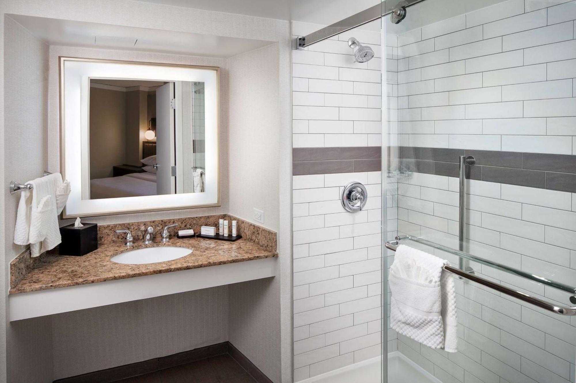 Embassy Suites Tysons Corner Eksteriør billede