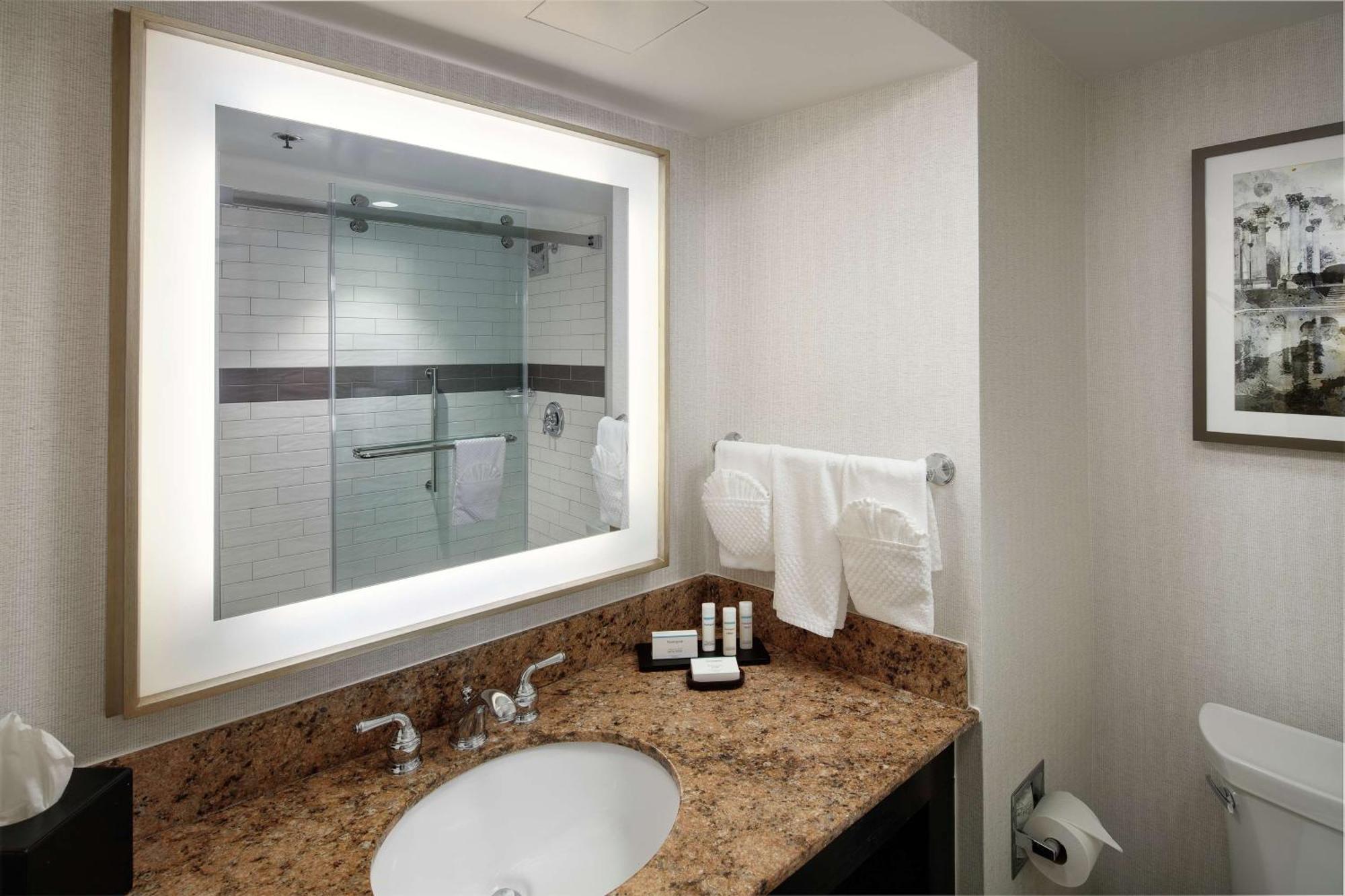Embassy Suites Tysons Corner Eksteriør billede