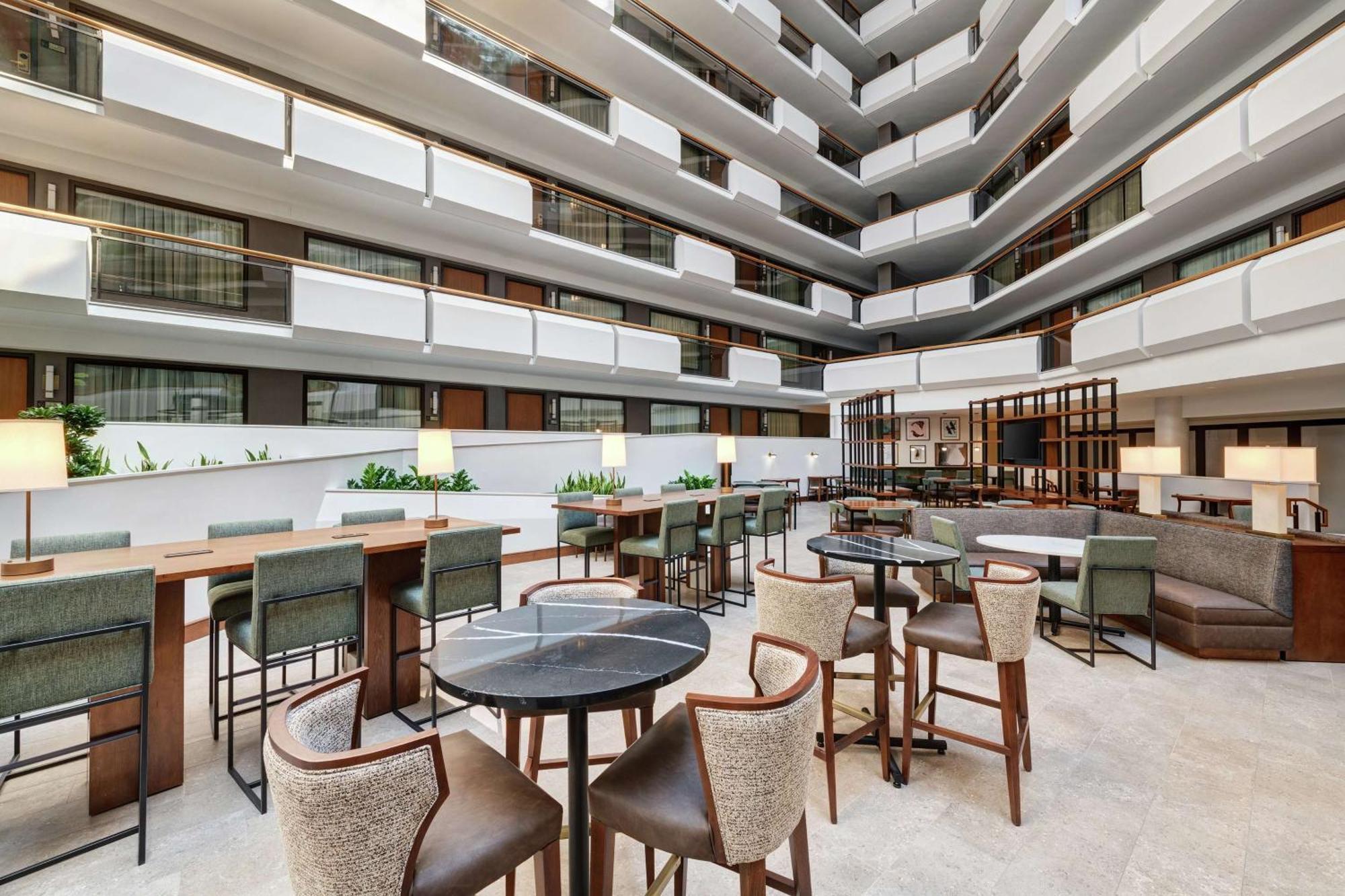 Embassy Suites Tysons Corner Eksteriør billede