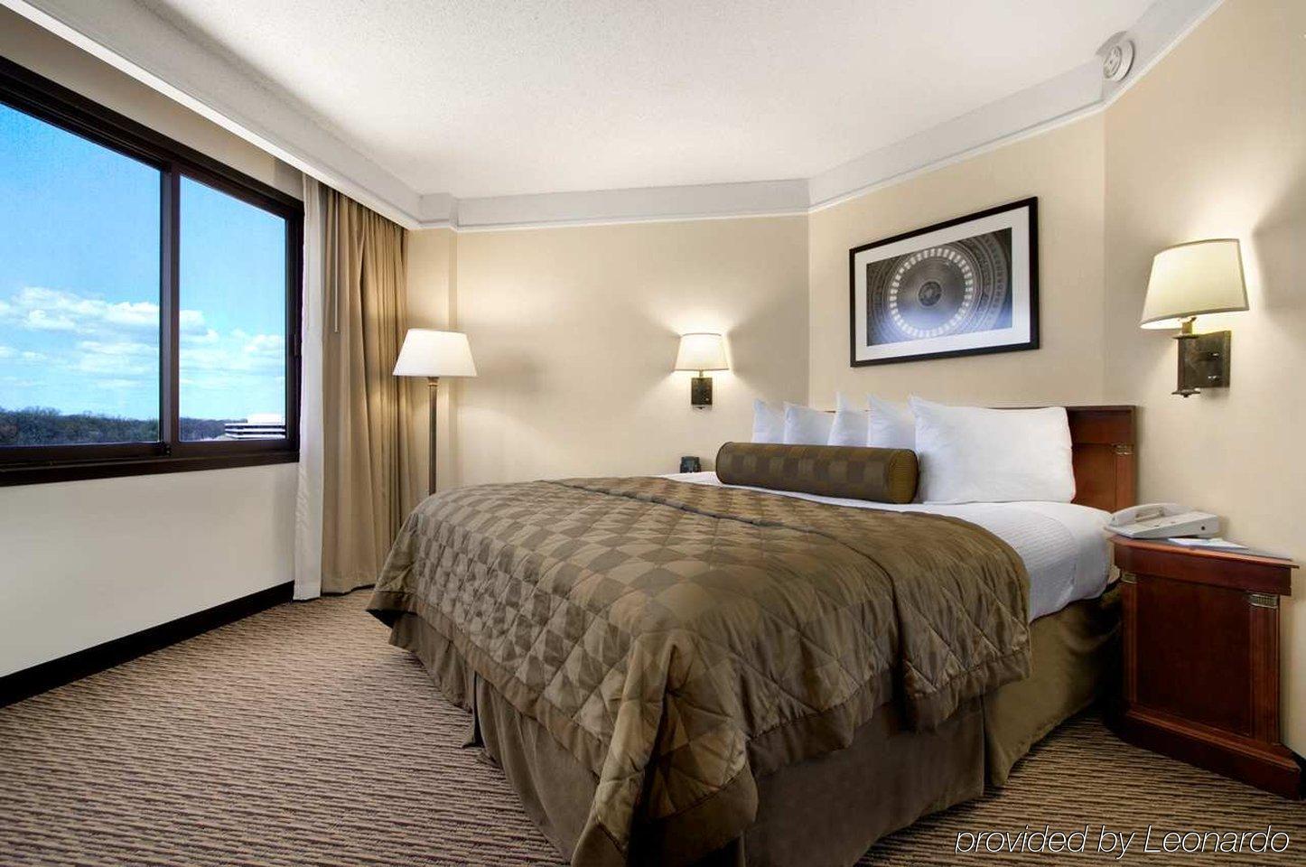 Embassy Suites Tysons Corner Værelse billede