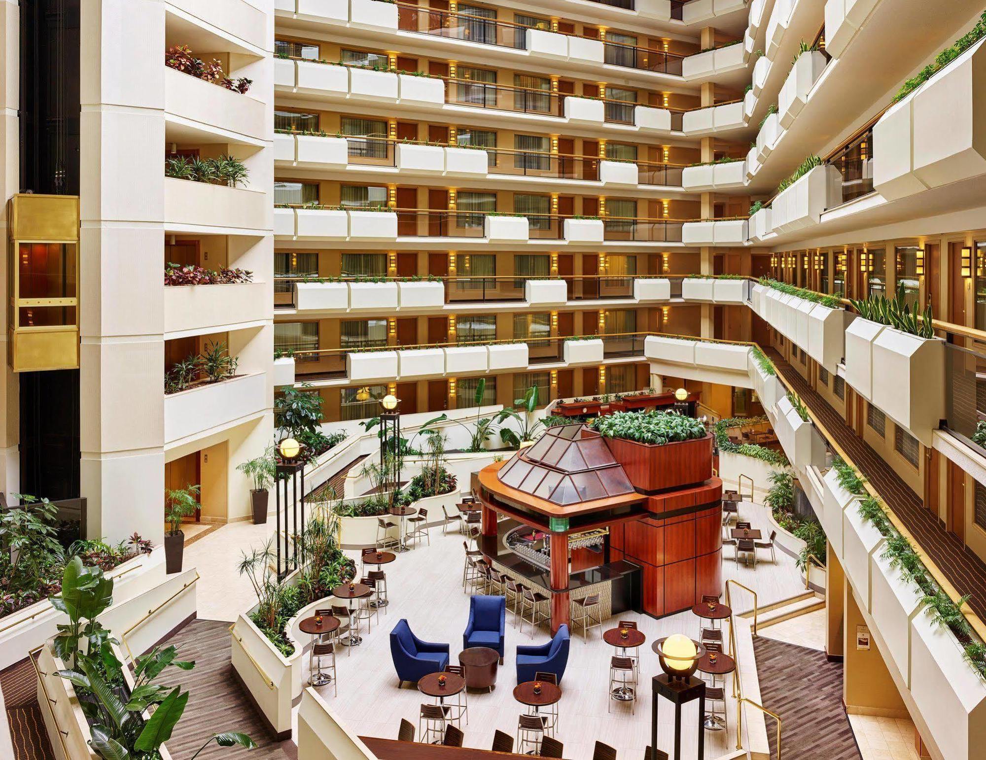 Embassy Suites Tysons Corner Eksteriør billede