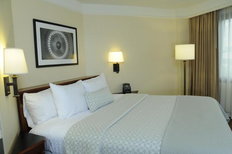 Embassy Suites Tysons Corner Eksteriør billede